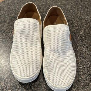 Olukai Pehuea slip ons in white